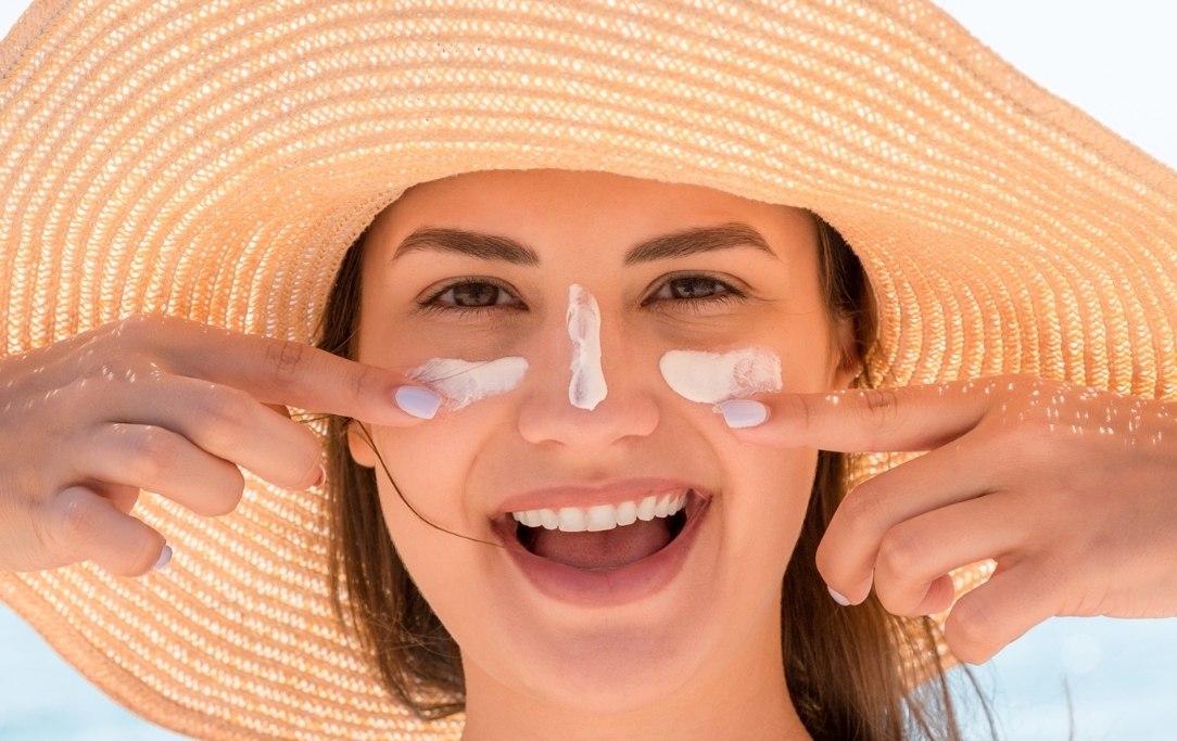 Proteggere la pelle dal sole? È fondamentale, ma non è tutto