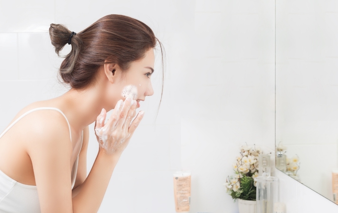 L'esfoliare per proteggere la pelle dall'inquinamento e skincare anti pollution